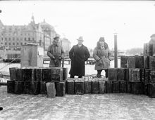 Stadsgården. Smuggelsprit från rekordbeslaget vid Sundskär i mars 1930.