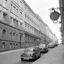 Grevgatan 21, 23 och norrut.   
