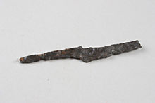 Kniv (Järn), arkeologiskt fynd nummer 7, anläggning nummer 4  i fornlämning RAÄ 134, Spånga socken