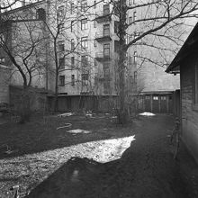 Tjärhovsgatan 32. Gården