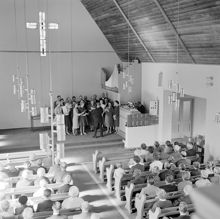 Körsång i kyrkolokal för sittande församling. Triangelkyrkan i Enskede
