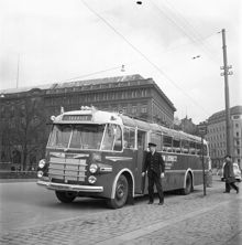Strömgatan nedanför Karl XII:s Torg. Ny turistbuss visas