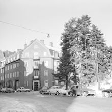 Östermalmsgatan 11 och t.h. Verdandigatan 1