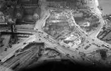Flygbild österifrån över Slussen under arbete 1932