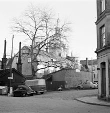 Korsningen Svartensgatan - Fiskargatan mot kv. Häckelfjäll och Katarina kyrka