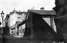 Holländargatan 3 och Apelbergsgatan 52-54 västerut (t.v.). Hälsingegården