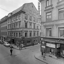 Drottninggatan 27 vid Vattugatan. Hörnhuset sett från norr