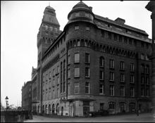 Strand Hotel vid Norra Blasieholmshamnen 9. Till höger Stallgatan söderut
