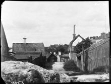 Bergsprängargränd västerut mot Borgmästargatan i Vita Bergen. Bergsprängargränd nummer 20 och 18 på vänster sida. Nuv. läge är nordost om Sofia kyrka