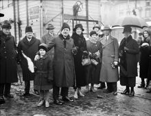 Skeppsbron. Sven Hedin och systern Anna Hedin vid hans återkomst från Kinaexpeditionen