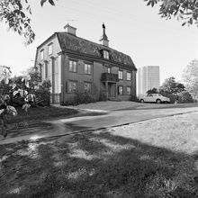 Bellevue vid Roslagstull. Malmgården byggdes 1784. Wenner-Gren Center i fonden