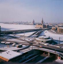 Utsikt från Katarinahissen över Slussen åt nordväst. I fonden Stadshuset