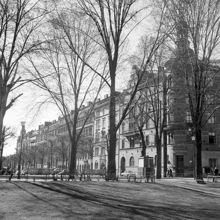 Narvavägen 37 söderut från Karlaplan