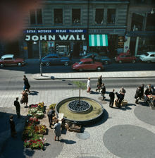Lilla Hötorget, Slöjdgatan och affären John Wall