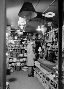 Mäster Samuelsgatan 40. Alma Björks Bosättningsmagasin. Här går numera Sveavägen norr om Sergels Torg