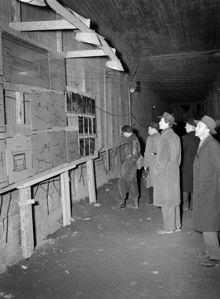 En utställning om tunnelbanansutbyggnad i en av tunnlarna