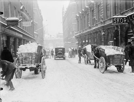 Snöskottning på Drottninggatan