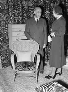 Södra Blasieholmshamnen 2, Nationalmuseum. Utställning av Svenskt Tenn, arkitekt Josef Frank med en av sina stolar och Estrid Ericson, formgivare och grundare av Svenskt Tenn