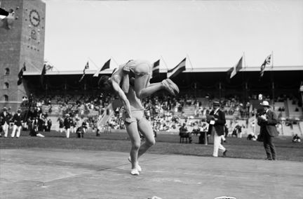 Olympiska spelen i Stockholm 1912. Uppvisning i Isländsk Glimabrottning.