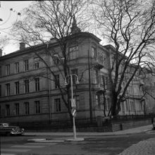 Engelbrektsgatan 2 t.v. och Karlavägen 29.