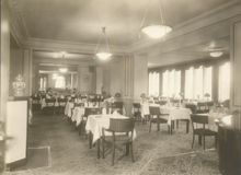 Restaurang Pelikan. Interiör av matsalen. Huset revs 1931.