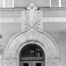 Karlavägen 94. Portalen