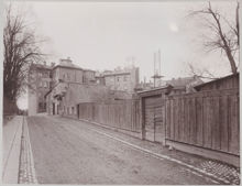 Lilla Träskgatan österut mot Humlegården