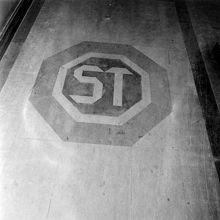 Norra Smedjegatan 30-32. Förstugans golv
