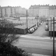 Kv. Plankan från väster med Varvsgatan i förgrunden.