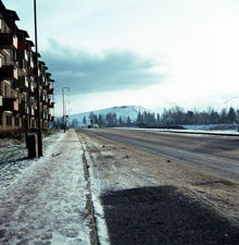 Högdalen. Harpsundsvägen åt sydost. I fonden Högdalstoppen