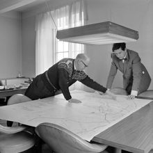 Stadshuset. Borgarrådet Garpe och chefarkitekt Torsten Westman