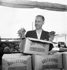 Grönsaksförsäljning på Klaratorget  år 1951