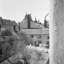 Bastugatan 15. Sydvästra delen av gården