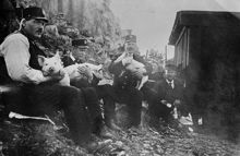 Vid stadens renhållningsverk föddes grisar upp på olika sätt under perioden 1895 till 1927.