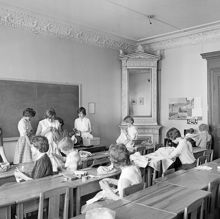 Carlssons skola. Syslöjdslektion