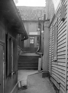 Djurgårdsslätten 78, Lilla Hasselbacken. Gårdssidan med byggnader