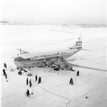 Bromma flygplats med Pan Americans flygplan Boeing 377 Stratocruiser med namnet Clipper Friendchip