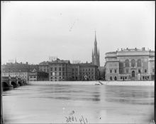 Vy över Norrström mot Rödbotorget, Keyserka huset, och Konstakademien.