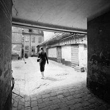 Drottninggatan 64. Portgången och gården