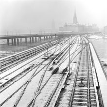 Tunnelbanebro från Slussen mot Gamla Stan. I bakgrunden Riddarholmen. Centralbron t.v