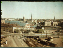 Vy över Gamla slussen, med Östra Slussgatan mot Riddarholmen och Kornhamnstorg 1928. Restaurant Pelikan till vänster
