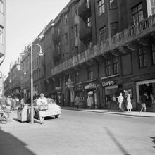 Nybrogatan 6 från hörnet av Smålandsgatan