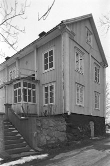 Bällsta Gård. Huvudbyggnadens baksida och gavel