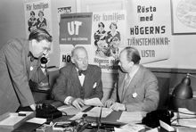 Högerns valbyrå. Stig Löwgren, kapten Sture Palm och förste byråinspektör Einar Sahilm