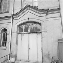 Brännkyrkagatan 31 - Blecktornsgränd 13 B. Porten till Ebeneserkyrkan. Nuvarande Söderhöjdskyrkan