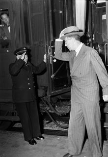 Centralstationen. Kronprins, Gustaf VI Adolf, anländer till Stockholm från sitt besök på Sofiero Slott