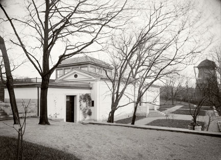 Fotografiet visar prins Eugens nybyggda galleri från söder på Waldemarsudde år 1913.