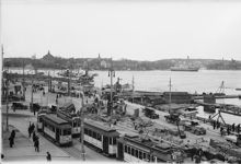 Vägarbeten på Östra Slussgatan. T.v. Karl Johans Torg. I fonden Skeppsholmen