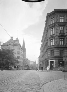 Upplandsgatan söderut från Tegnérgatan. Tegnérlunden t.v