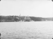 Kvarnholmen från Saltsjön, kvarnen Tre kronor